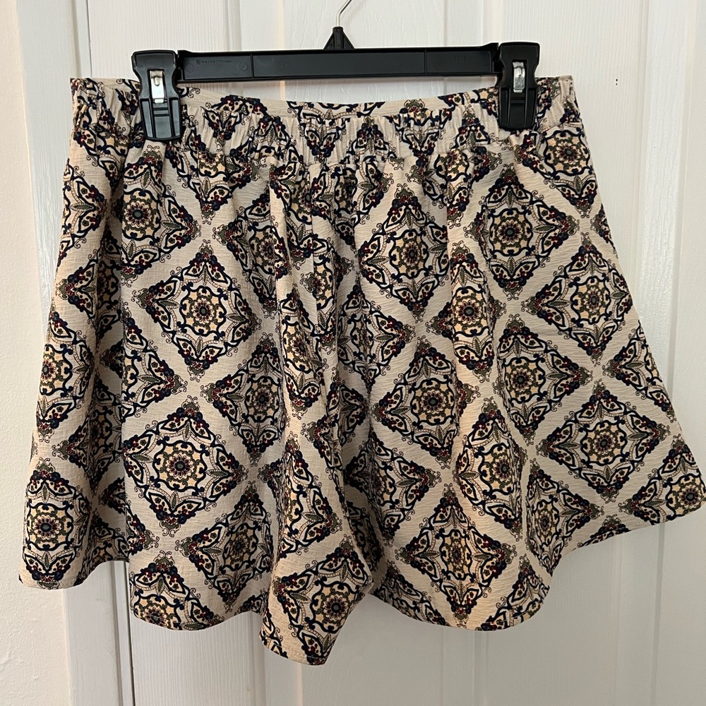 WILD PEARL Boho Shorts (Size XL)